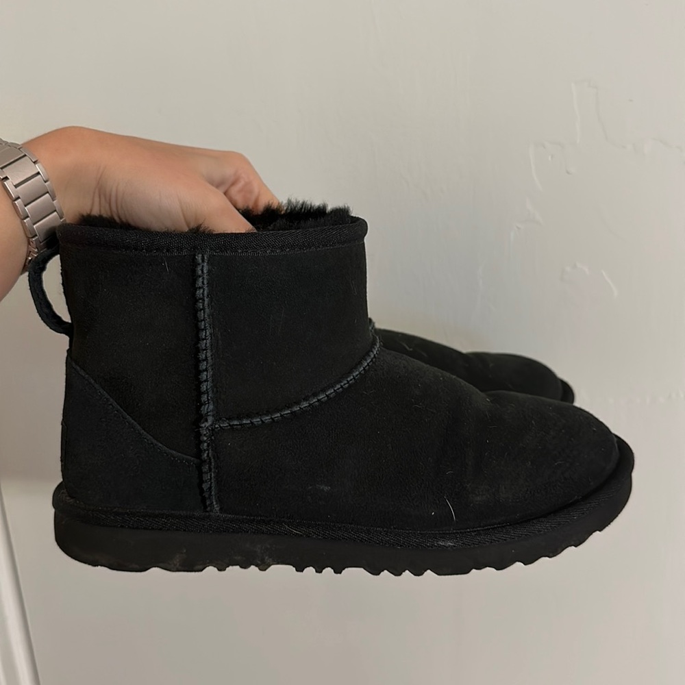 Ugg Mini - image 1